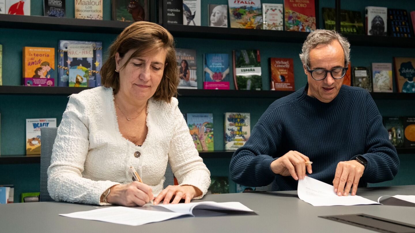 Firma convenio Grupo Anaya y TeamLabs