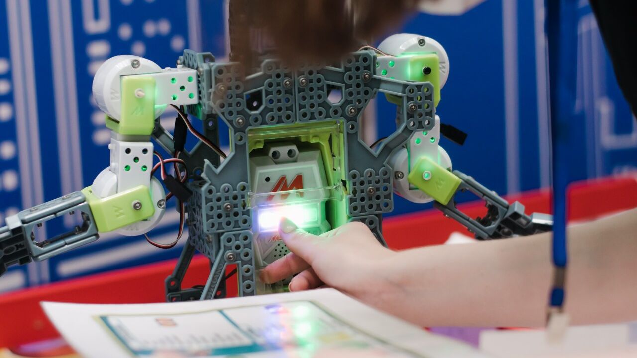 Empieza a usar la inteligencia artificial en la educación