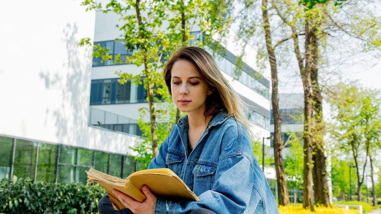 No se nace mujer se llega a serlo Colección de Feminismos
