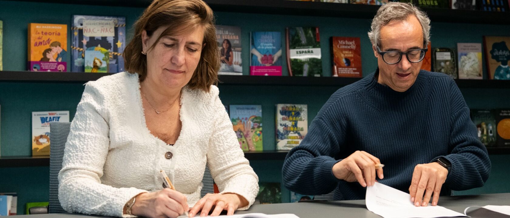 Firma convenio Grupo Anaya y TeamLabs