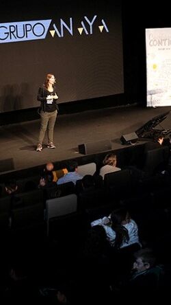 Semana de la Ciencia 2024 - Grupo Anaya - Big van Ciencia